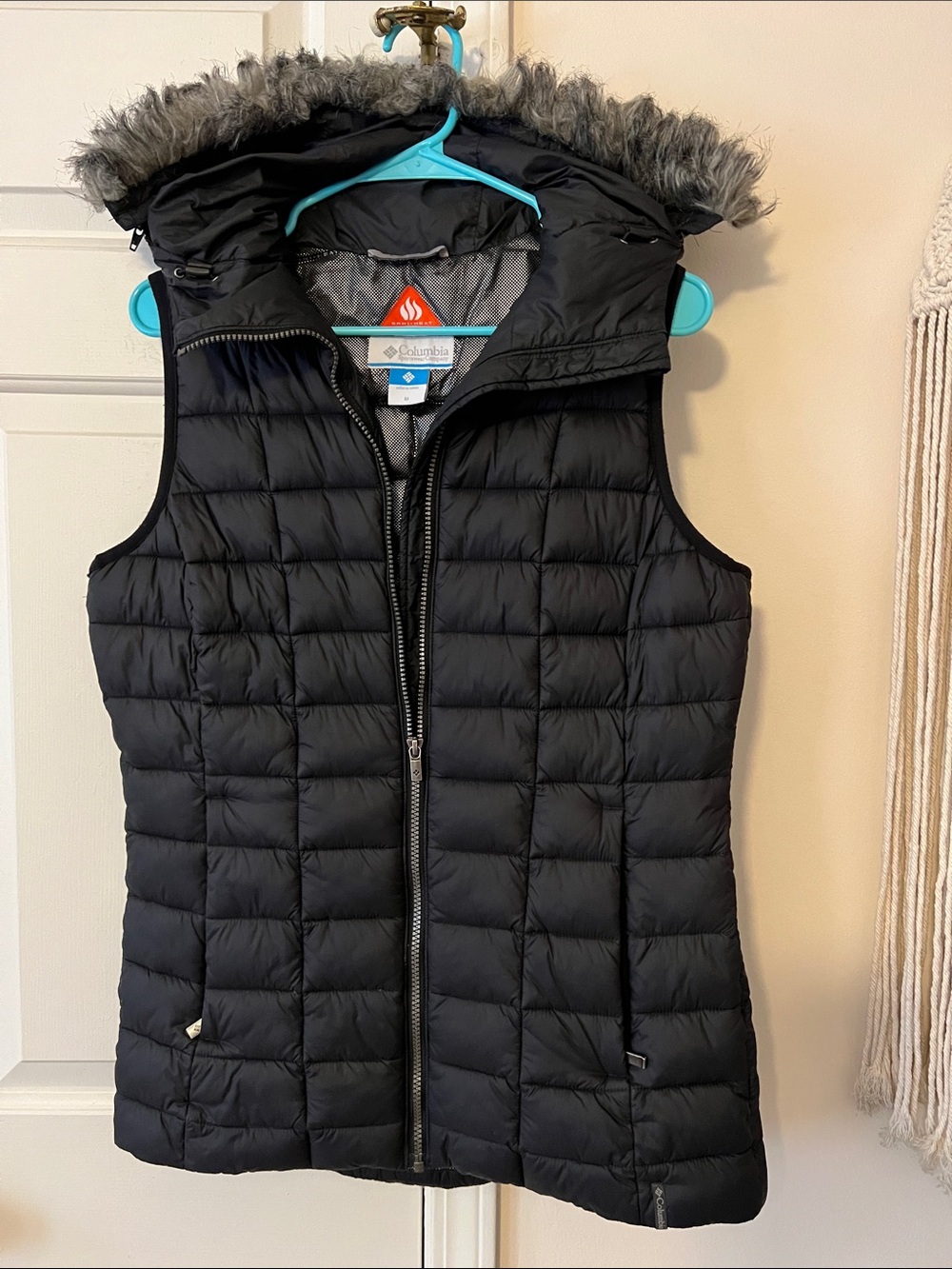 Columbia fru trimmed hooded puffer vest size M